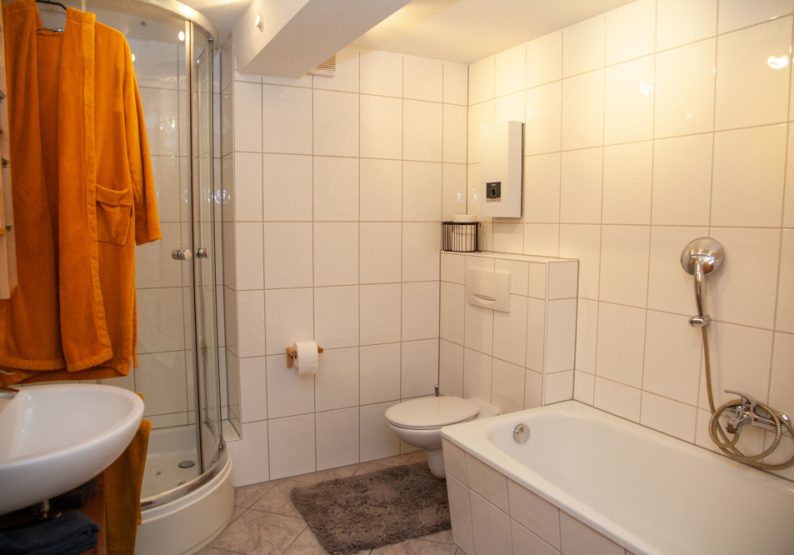 Badezimmer (Wohnung 2)